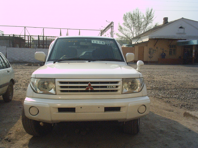 1999 Mitsubishi Pajero iO