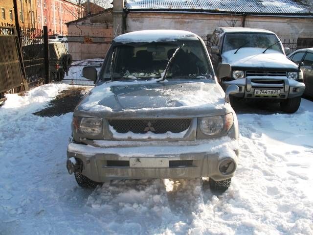 1999 Mitsubishi Pajero iO