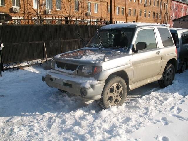 1999 Mitsubishi Pajero iO