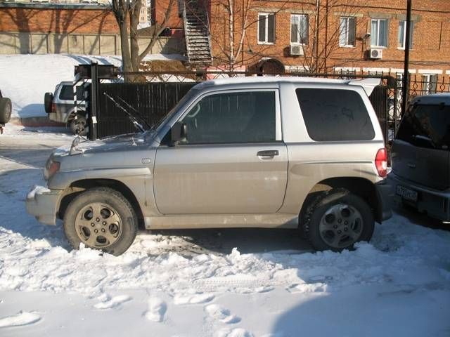 1999 Mitsubishi Pajero iO