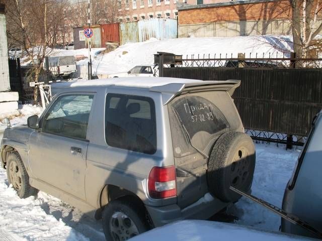 1999 Mitsubishi Pajero iO