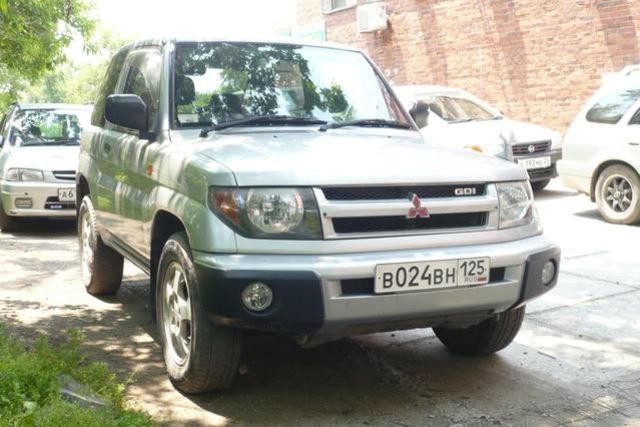 1999 Mitsubishi Pajero iO