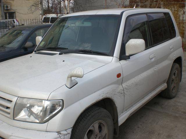 1999 Mitsubishi Pajero iO