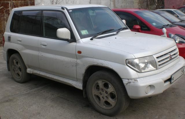 1999 Mitsubishi Pajero iO