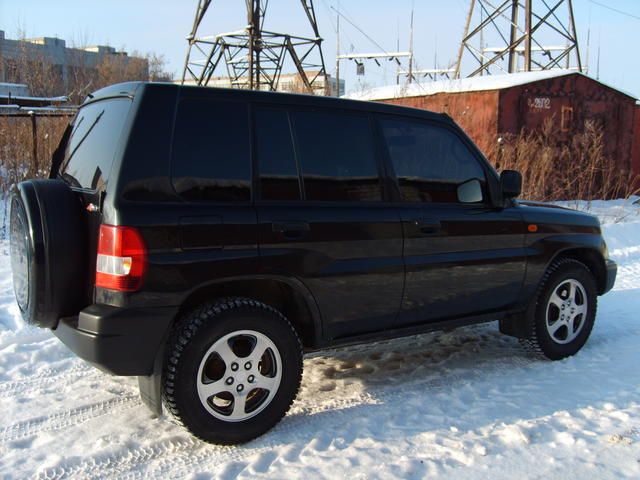 1999 Mitsubishi Pajero iO