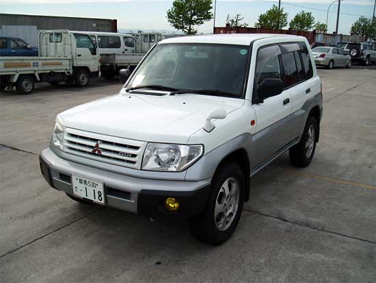 1999 Mitsubishi Pajero iO Pics