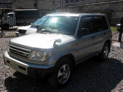 1999 Mitsubishi Pajero iO Pictures