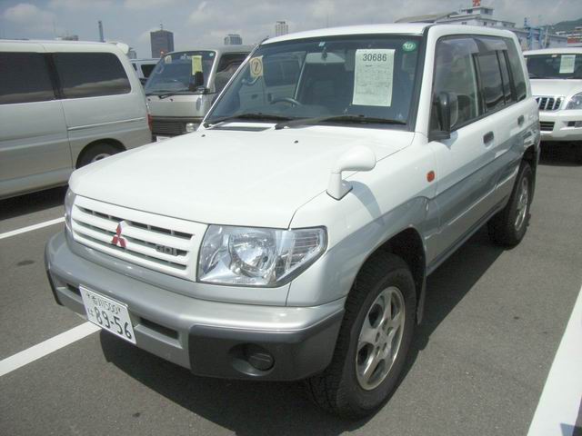 1999 Mitsubishi Pajero iO Photos