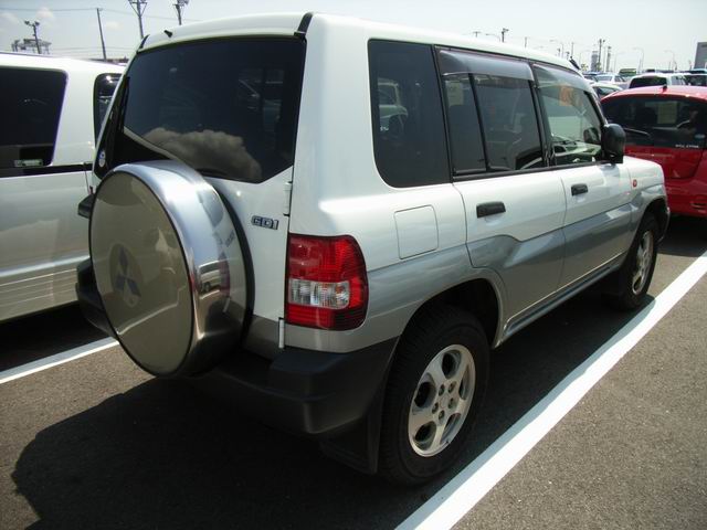 1999 Mitsubishi Pajero iO Pictures