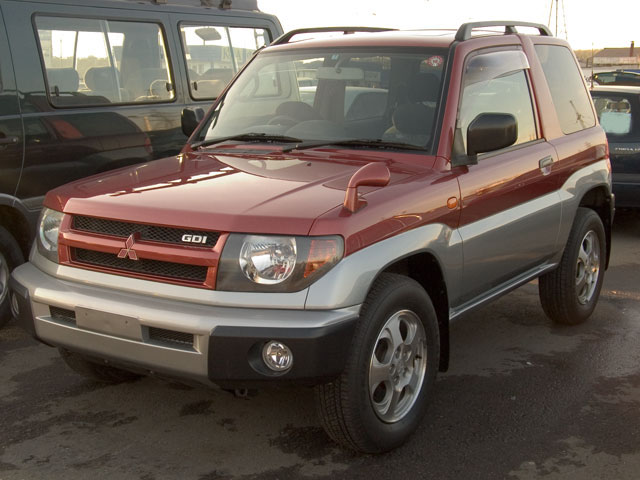1999 Mitsubishi Pajero iO Photos