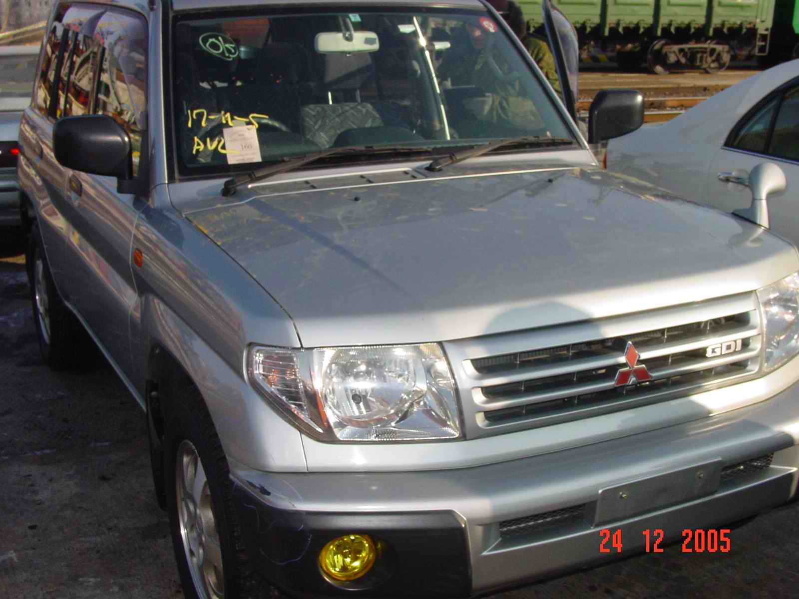 1999 Mitsubishi Pajero iO Pictures