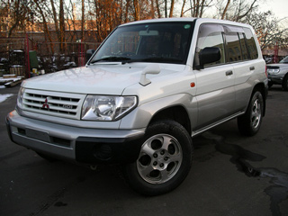 1999 Mitsubishi Pajero iO Pics