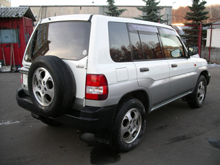 1999 Mitsubishi Pajero iO Pictures