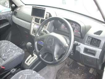 1999 Mitsubishi Pajero iO Pictures