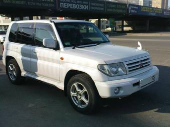 1999 Mitsubishi Pajero iO Photos