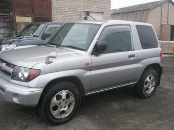 1999 Mitsubishi Pajero iO Pictures