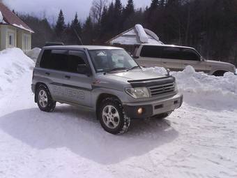 1999 Mitsubishi Pajero iO Pics