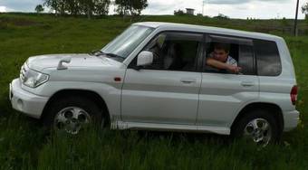 1999 Mitsubishi Pajero iO Pictures