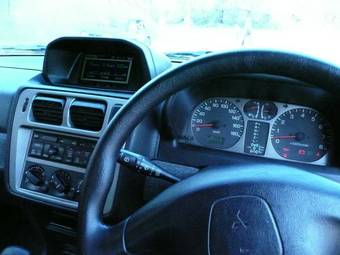 1999 Mitsubishi Pajero iO Pics