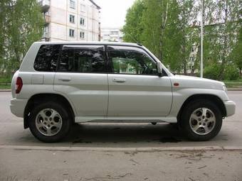 1999 Mitsubishi Pajero iO Images