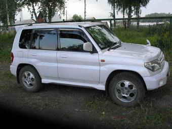 1999 Mitsubishi Pajero iO Pics