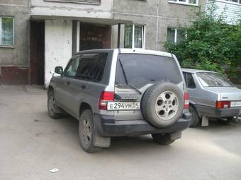 1999 Mitsubishi Pajero iO Pictures