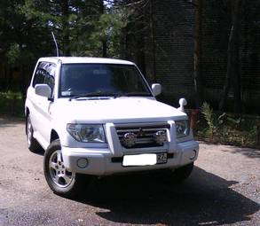 1999 Mitsubishi Pajero iO