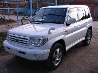 2000 Mitsubishi Pajero iO