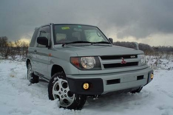 2000 Mitsubishi Pajero iO