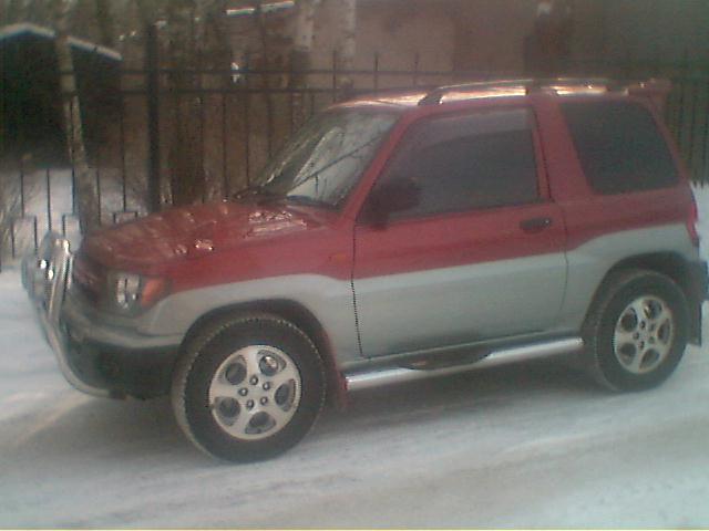 2000 Mitsubishi Pajero iO