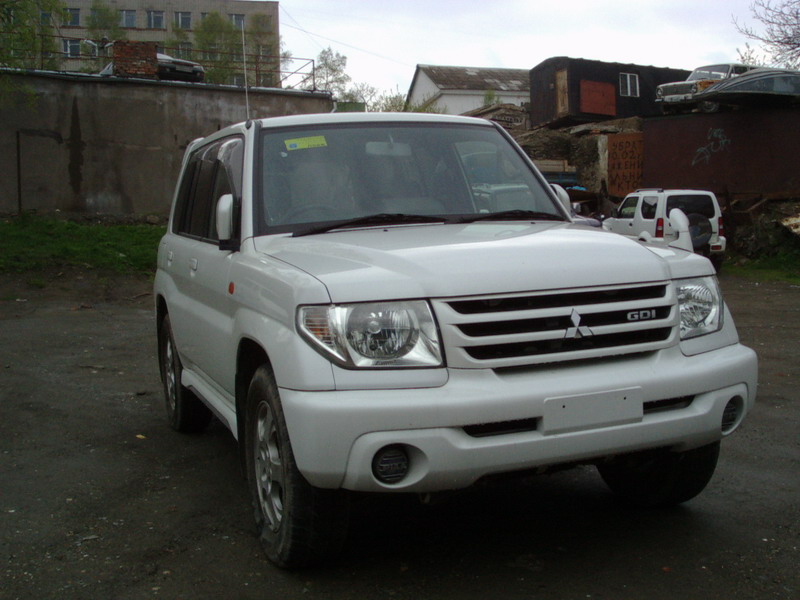 2000 Mitsubishi Pajero iO