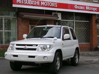 2000 Mitsubishi Pajero iO