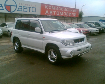 2000 Mitsubishi Pajero iO