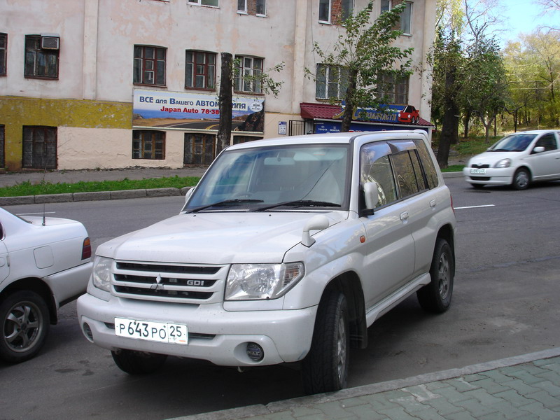 2000 Mitsubishi Pajero iO