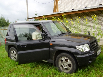 2000 Mitsubishi Pajero iO