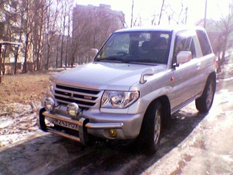 2000 Mitsubishi Pajero iO