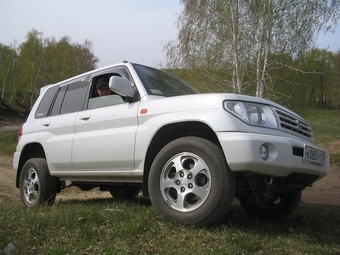 2000 Mitsubishi Pajero iO