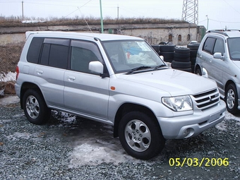 2000 Mitsubishi Pajero iO