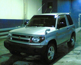 2000 Mitsubishi Pajero iO