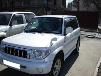 2000 Pajero iO