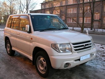 2000 Mitsubishi Pajero iO