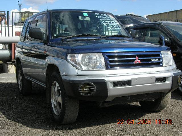 2000 Mitsubishi Pajero iO