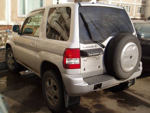 2000 Mitsubishi Pajero iO