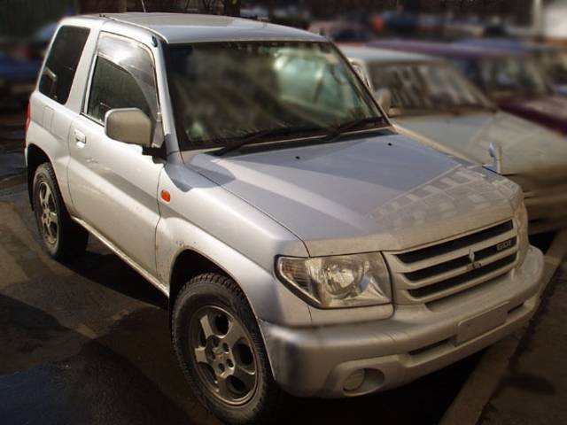 2000 Mitsubishi Pajero iO