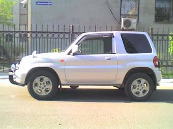 2000 Mitsubishi Pajero iO