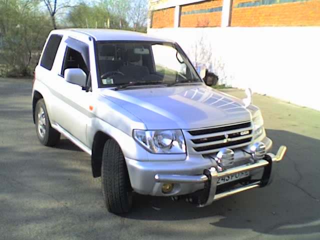 2000 Mitsubishi Pajero iO
