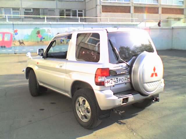 2000 Mitsubishi Pajero iO