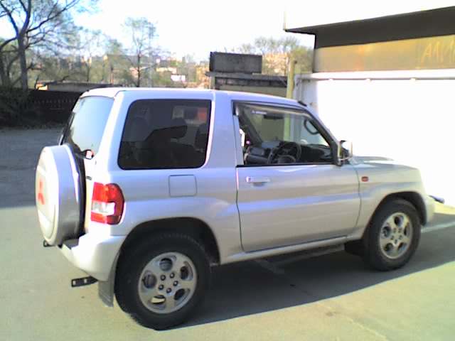 2000 Mitsubishi Pajero iO