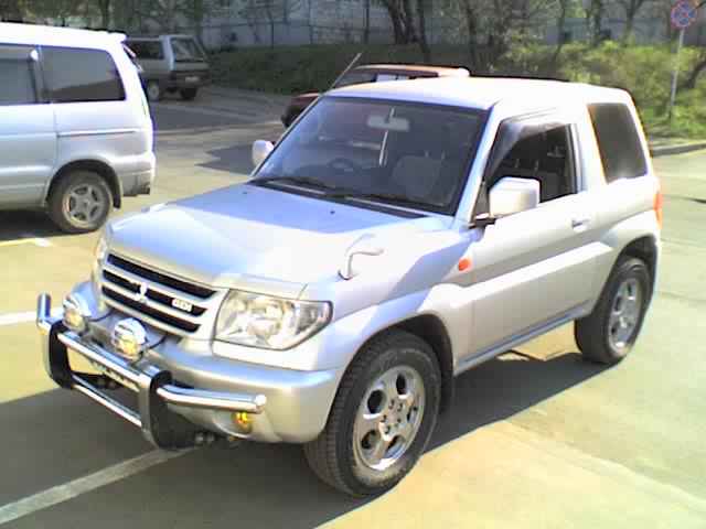 2000 Mitsubishi Pajero iO