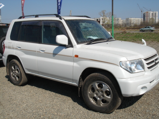 2000 Mitsubishi Pajero iO